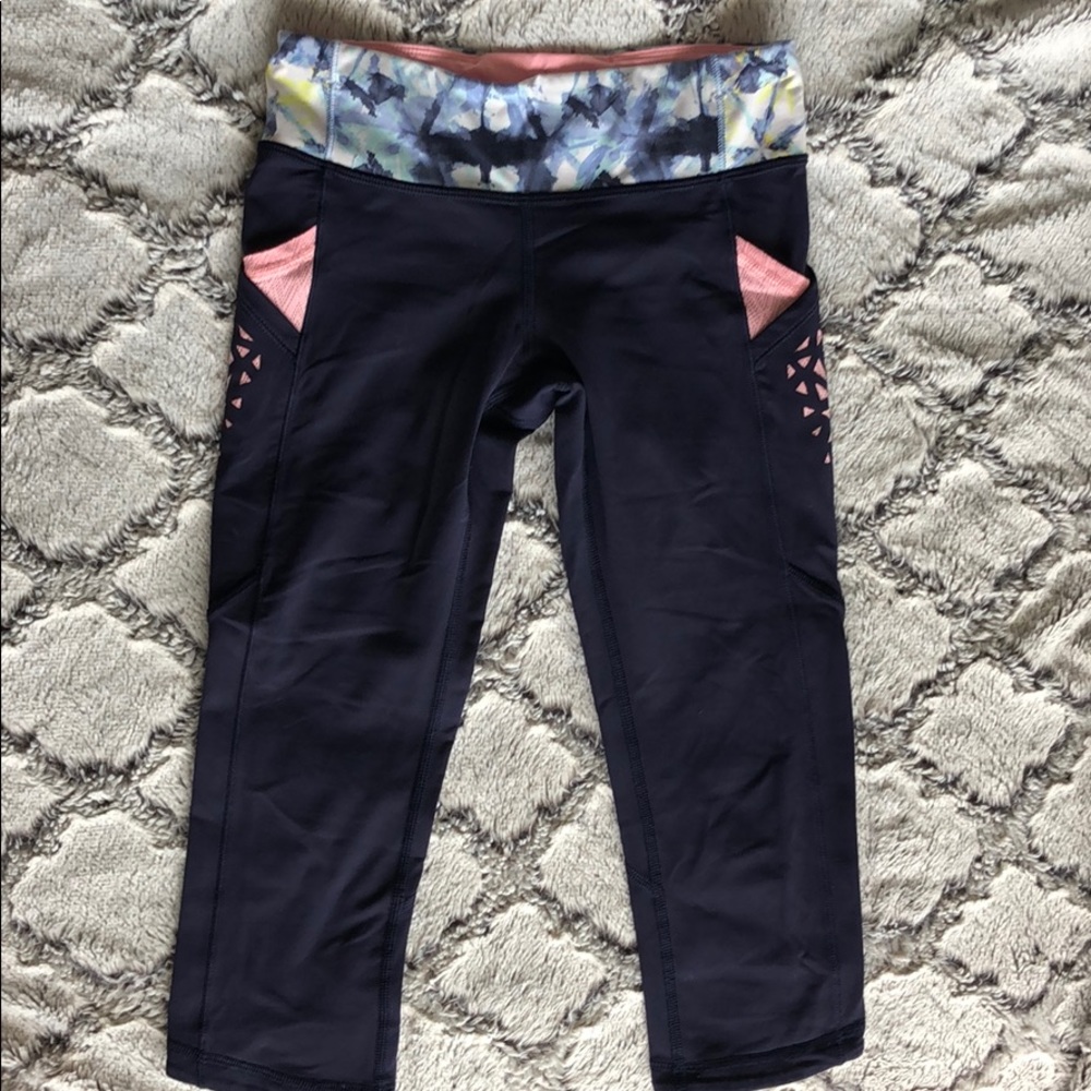Girls Lululemon (Ivivva) cropped leggings